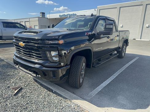 Used 2024 Chevrolet Silverado 2500 Custom w/ Custom Value Package AWD/4WD image 1