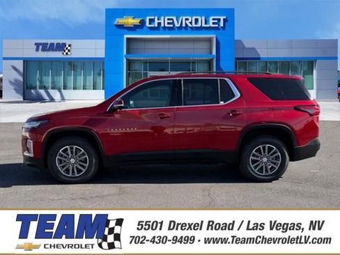 Used 2023 Chevrolet Traverse LT image 1