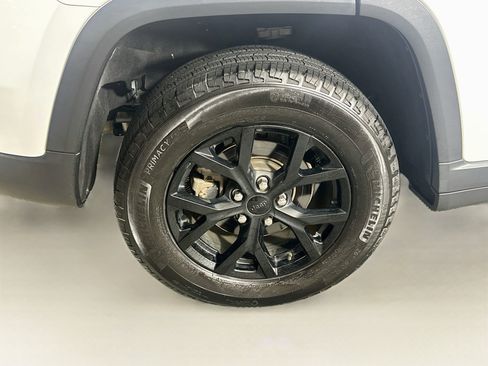 Used 2022 Jeep Grand Cherokee Limited RWD image 11