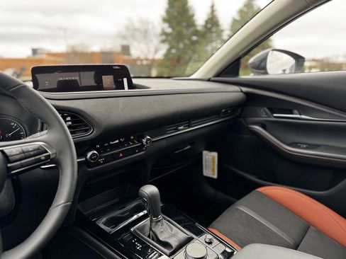 New 2025 MAZDA CX-30 Carbon image 9