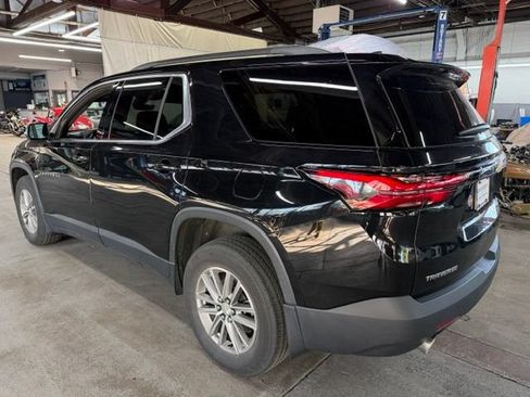 Used 2023 Chevrolet Traverse LT FWD image 2