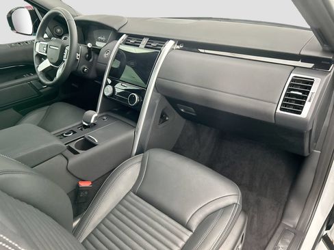 Certified 2025 Land Rover Discovery S AWD/4WD image 16