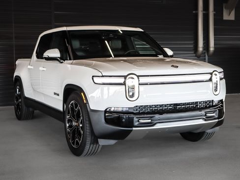 Used 2025 Rivian R1T Adventure AWD/4WD image 10