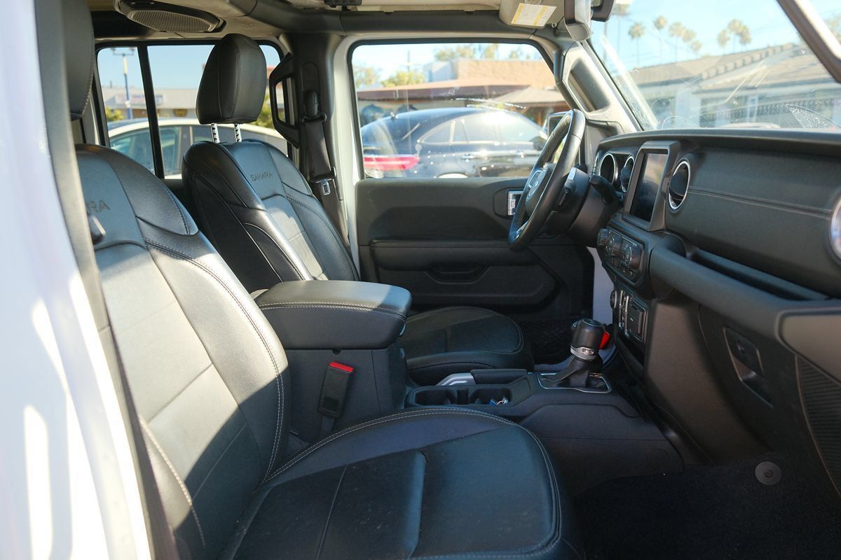 Used 2022 Jeep Wrangler Unlimited Sahara w/ Cold Weather Group AWD/4WD image 28