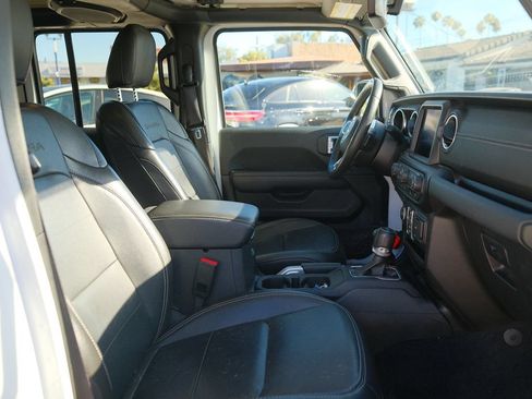 Used 2022 Jeep Wrangler Unlimited Sahara w/ Cold Weather Group AWD/4WD image 28
