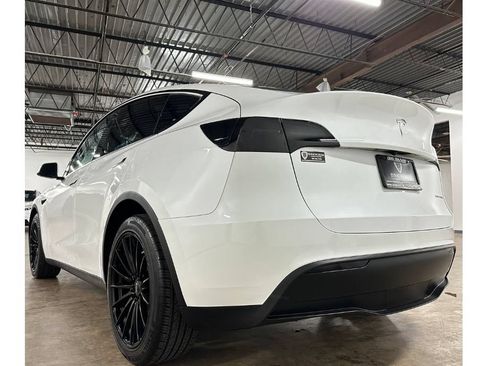 Used 2023 Tesla Model Y Long Range AWD/4WD image 16