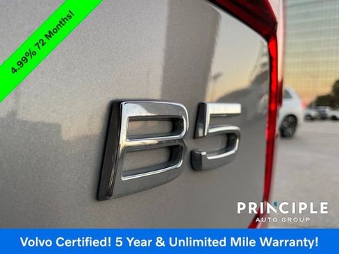 Certified 2025 Volvo S60 B5 Core image 28