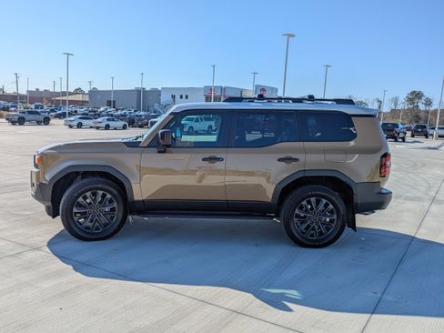 Used 2025 Toyota Land Cruiser image 4