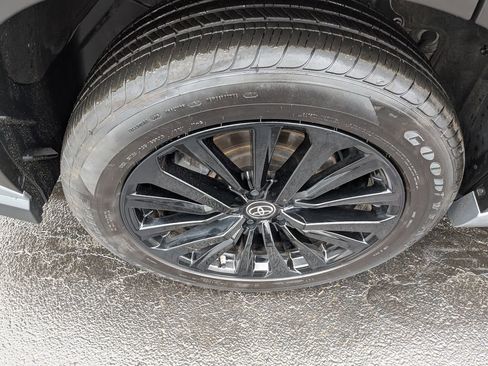 Used 2024 Toyota Highlander XSE image 9