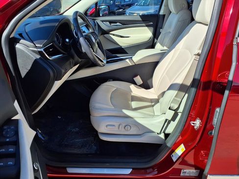 Used 2023 Buick Enclave Essence image 15