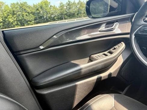 Used 2023 Jeep Grand Cherokee Altitude RWD image 21