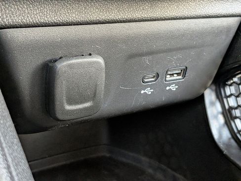 Used 2025 Chevrolet TrailBlazer LT AWD/4WD image 40