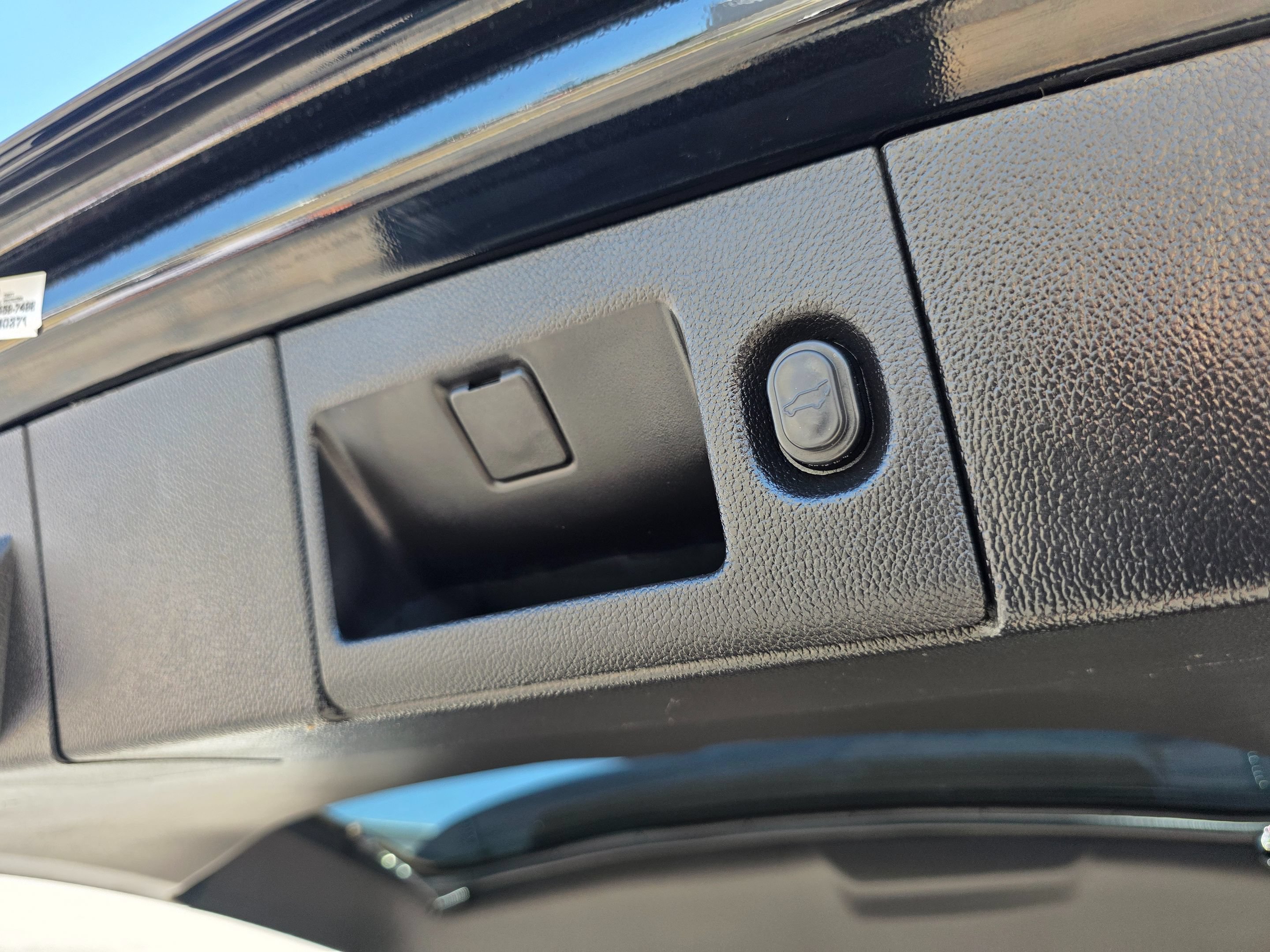 Used 2018 GMC Yukon SLT w/ Open Road Package RWD image 17
