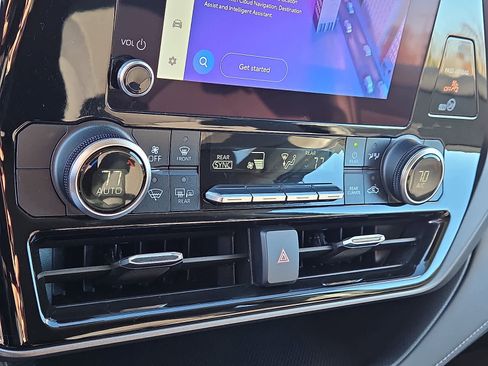 Certified 2024 Toyota Highlander LE image 17