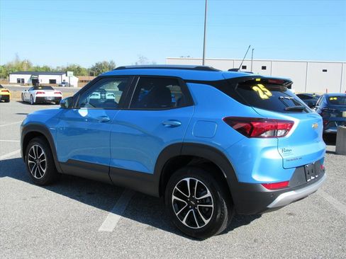 Used 2025 Chevrolet TrailBlazer LT w/ Driver Confidence Package image 4