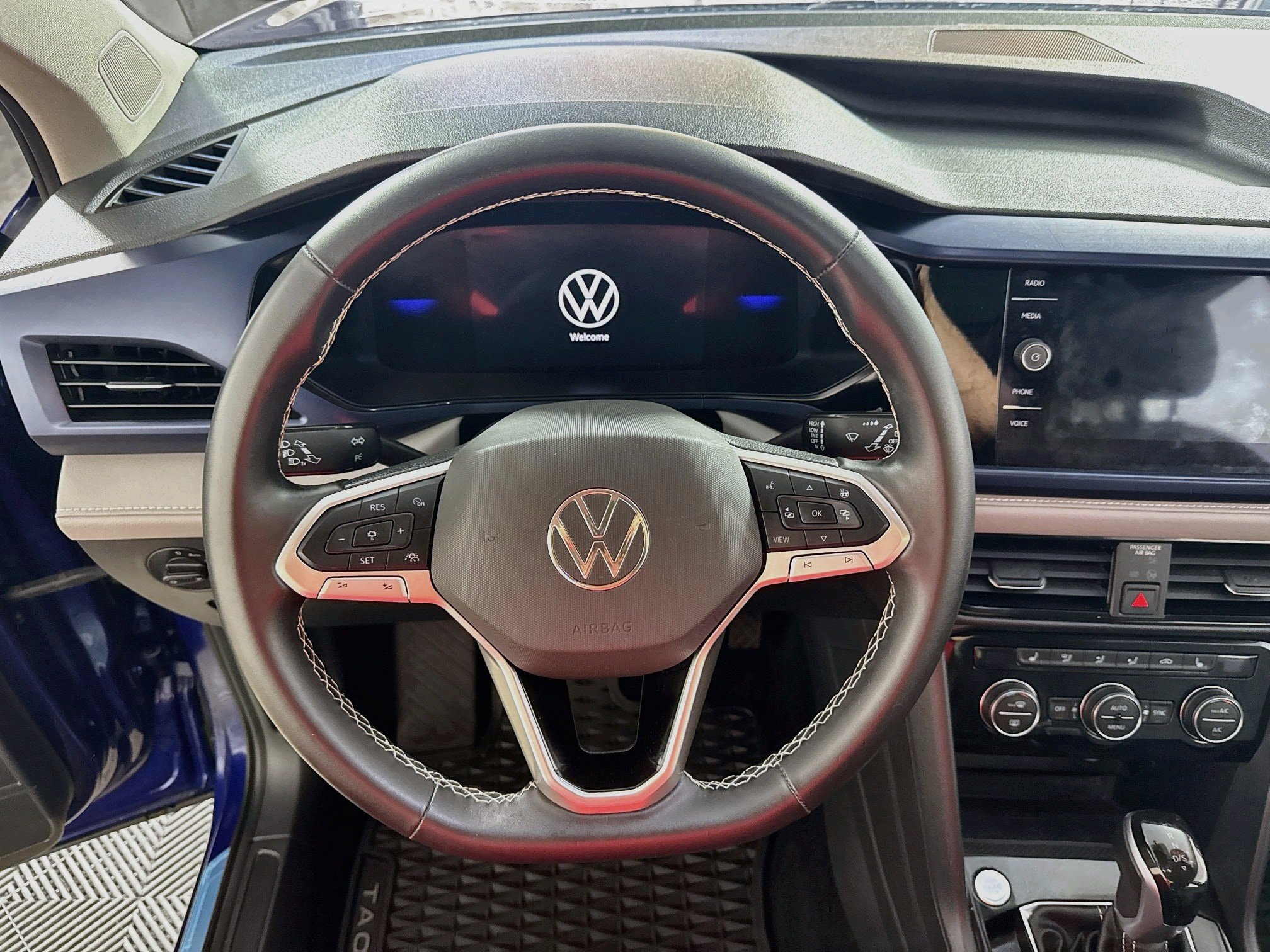 Used 2024 Volkswagen Taos SE w/ Panoramic Sunroof Package AWD/4WD image 16