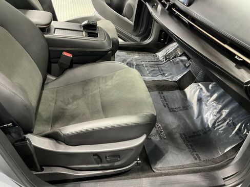 Used 2024 Nissan Ariya FWD image 29