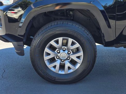 Used 2019 Toyota Tacoma SR5 AWD/4WD image 17