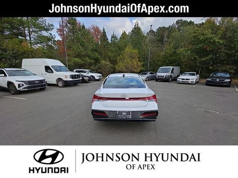 Used 2025 Hyundai Elantra Limited FWD image 16