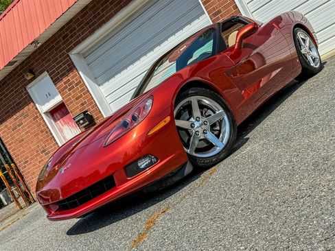 Used 2006 Chevrolet Corvette Coupe w/ Preferred Equipment Group RWD image 7