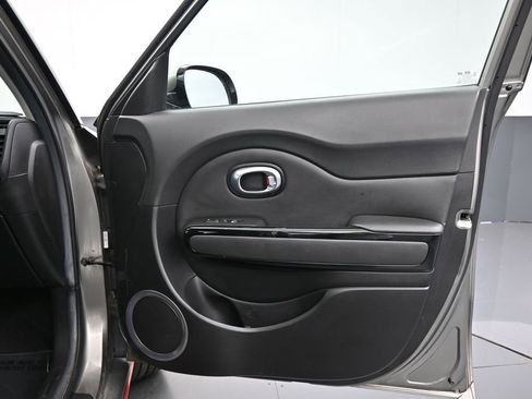 Used 2019 Kia Soul ! FWD image 38