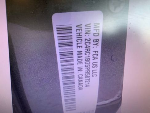Used 2023 Chrysler Pacifica Touring-L FWD image 8