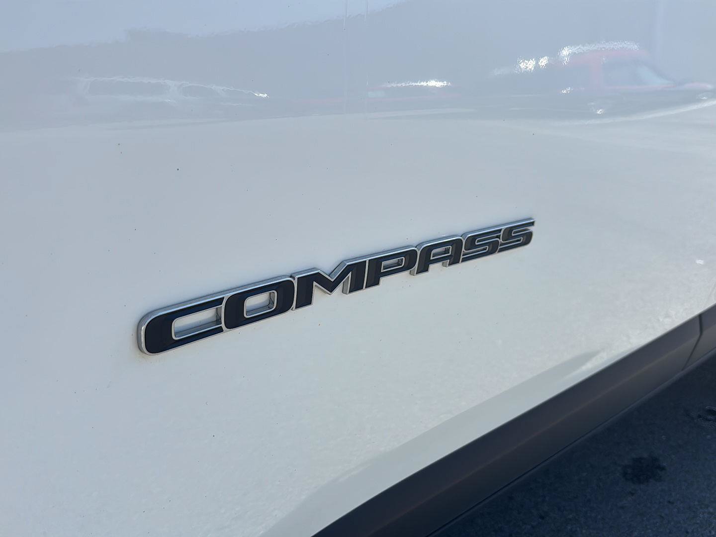 Used 2018 Jeep Compass Limited AWD/4WD image 9