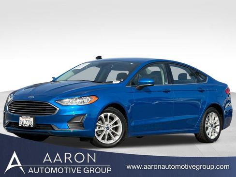 Used 2020 Ford Fusion SE image 1