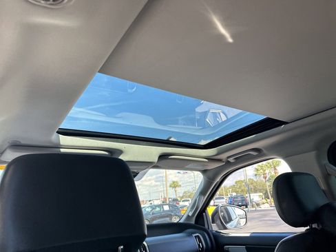 Used 2025 Ford Expedition Active image 19