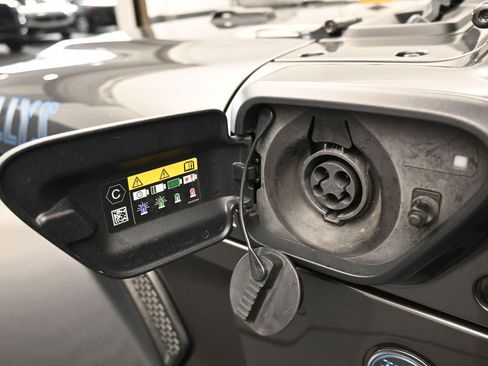 Used 2024 Jeep Wrangler Unlimited AWD/4WD image 35