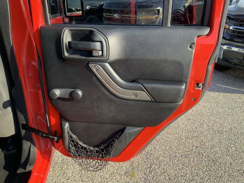 Used 2015 Jeep Wrangler Unlimited Sport w/ Connectivity Group AWD/4WD image 37