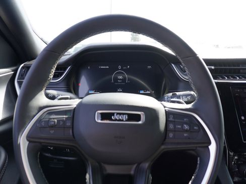 Used 2025 Jeep Grand Cherokee L Laredo image 25