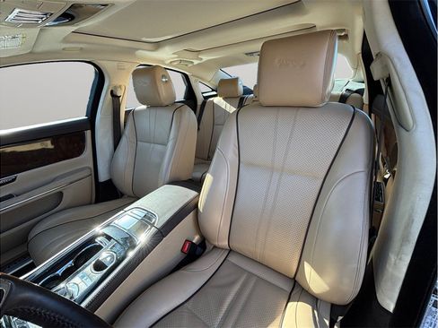 Used 2016 Jaguar XJ R-Sport image 20
