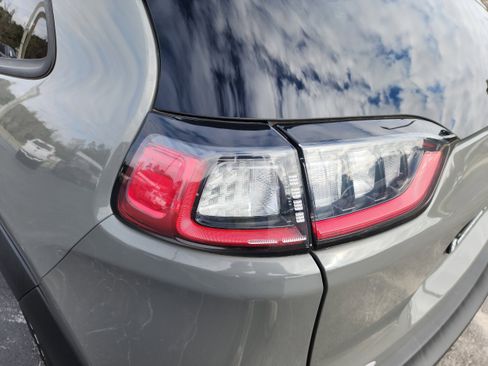 Used 2022 Jeep Cherokee Latitude w/ Sun & Sound Group image 8