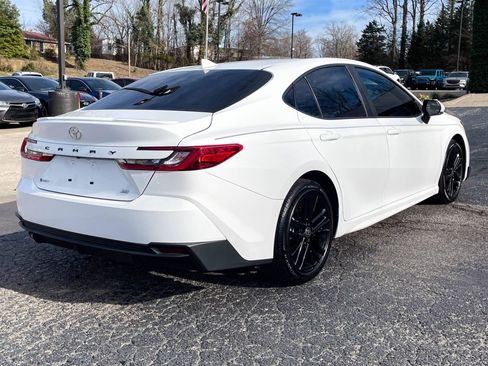 Used 2025 Toyota Camry SE image 6