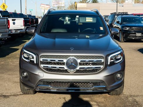 Used 2023 Mercedes-Benz GLB 250 4MATIC image 2