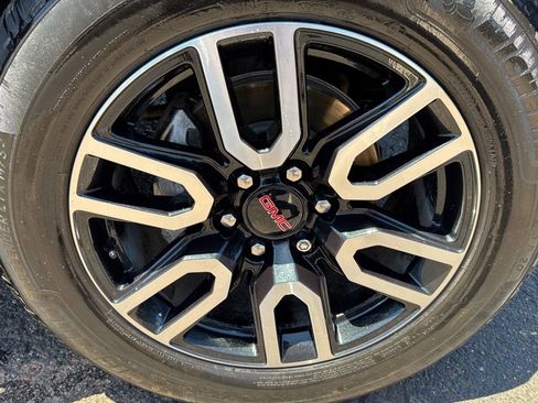 Used 2023 GMC Yukon AT4 w/ AT4 Premium Package AWD/4WD image 49