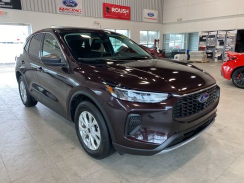 Used 2023 Ford Escape Active AWD/4WD image 7