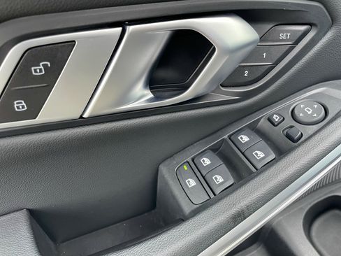 Used 2023 BMW 330i xDrive 330i xDrive w/ Driving Assistance Package image 11