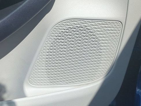 Used 2019 Chrysler Pacifica Touring-L w/ Tire & Wheel Group FWD image 15
