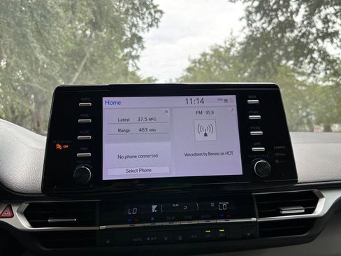 Used 2024 Toyota Sienna XLE FWD image 20