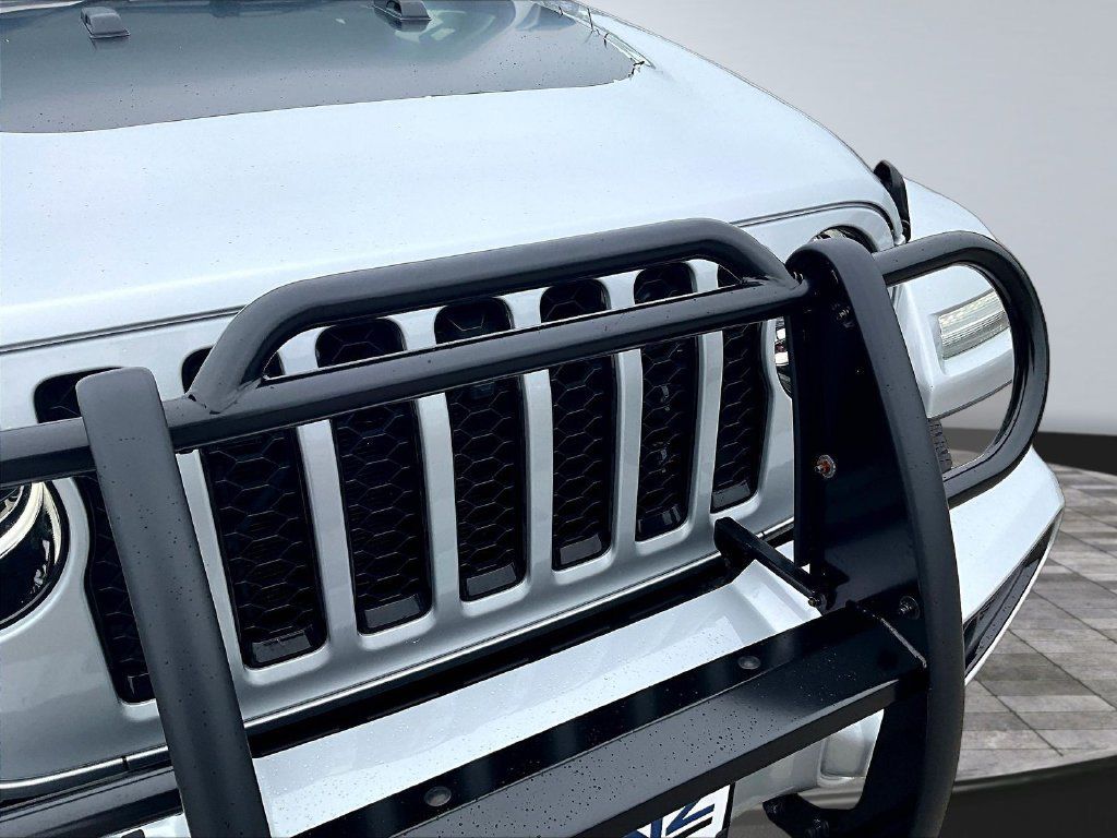 Used 2023 Jeep Wrangler Unlimited Sahara AWD/4WD image 35