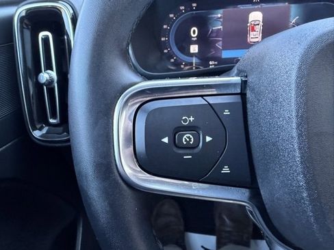 Used 2023 Volvo XC40 B5 Plus image 15