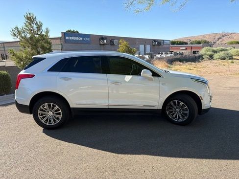 Used 2017 Cadillac XT5 Luxury w/ Driver Awareness Package FWD image 5