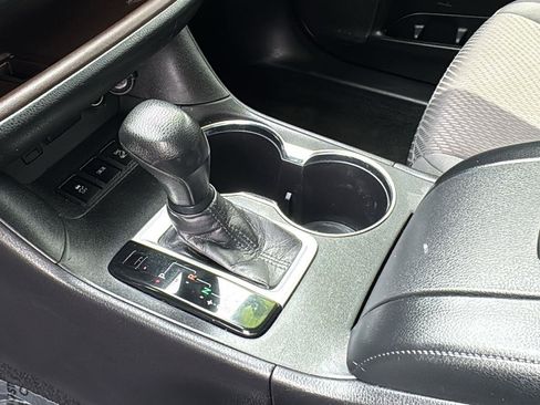 Used 2018 Toyota Highlander LE image 21