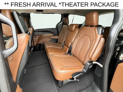 Used 2017 Chrysler Pacifica Limited w/ UConnect Theater Package image 22