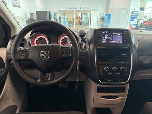 Used 2018 Dodge Grand Caravan SE FWD image 22