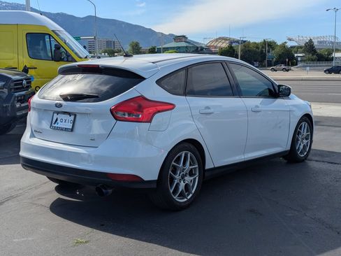Used 2015 Ford Focus SE w/ Equipment Group 201A FWD image 4