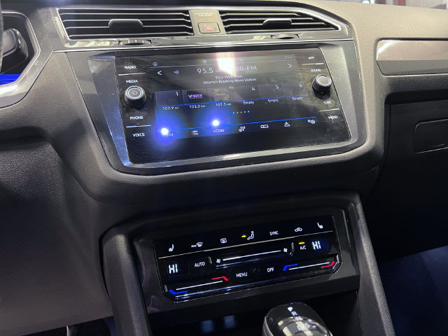 Certified 2022 Volkswagen Tiguan SE R-Line FWD image 25