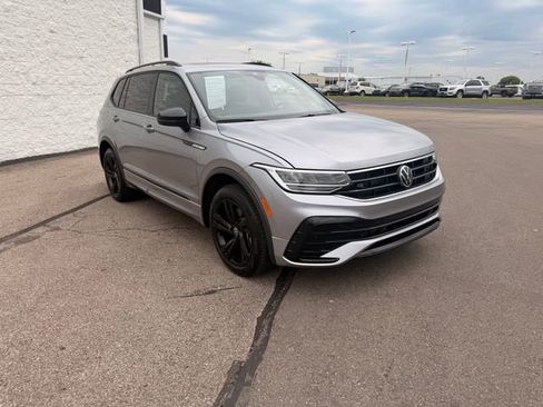 Certified 2024 Volkswagen Tiguan SE R-Line AWD/4WD image 9